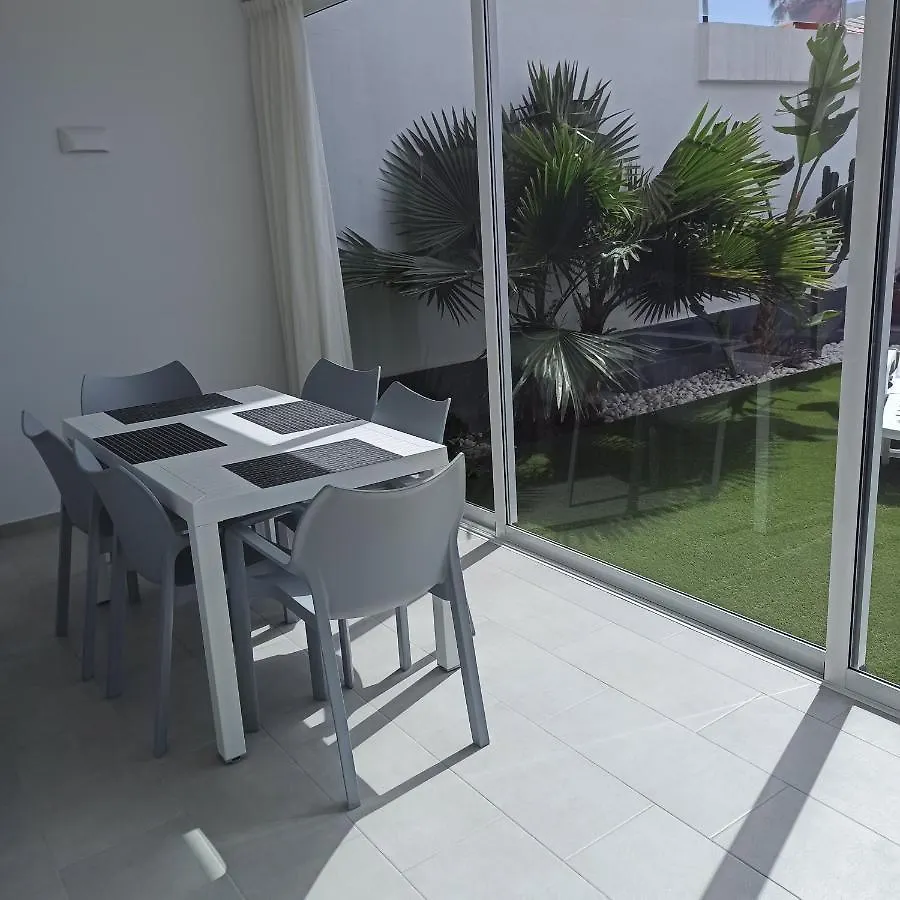 Bruna'S House 阿德耶
